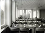(Bild: 11) Interir p matsalen med kaffekoppar p borden