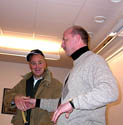(Bild: 21) Landstingets tjnstemn har ibland visat sig p skolan. Hr Mats Gunnarsson tillsammans med ke Johansson 29.11.2005.