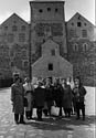 (Bild: 5) Finska linjens studieresa till bo. En gruppbild framfr slottet