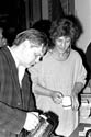 (Bild: 16) Julfesten 1995-12-18. Henry Lehto och Inga Britt Andreasson tar kaffe