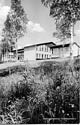 (Bild: 33) Skinnskattebergs folkhgskola, huvudbyggnaden i sommarskud