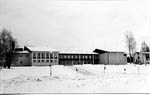 (Bild: 36) Skinnskattebergs folkhhskola, huvudbyggnaden p vintern sedd nerifrn