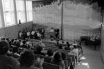 (Bild: 10) Framtidsforum p skolan 1991-04. Estnisk musik- och dansgrupp Vikerlaset framtrder i aulan.