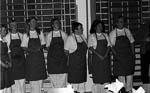 (Bild: 11) Julavslutningsfest 17.12.1997. Kkspersonalen tackas fr den goda maten. 
