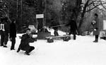 (Bild: 1) Olympiska lekar i Kllfallet. Staffan Svensson kommer med olympiska elden till lekplatsen.
