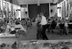 (Bild: 7) Avslutningsmiddagen 21.5.1999. Man kunde dansa under avslutningsfesten.